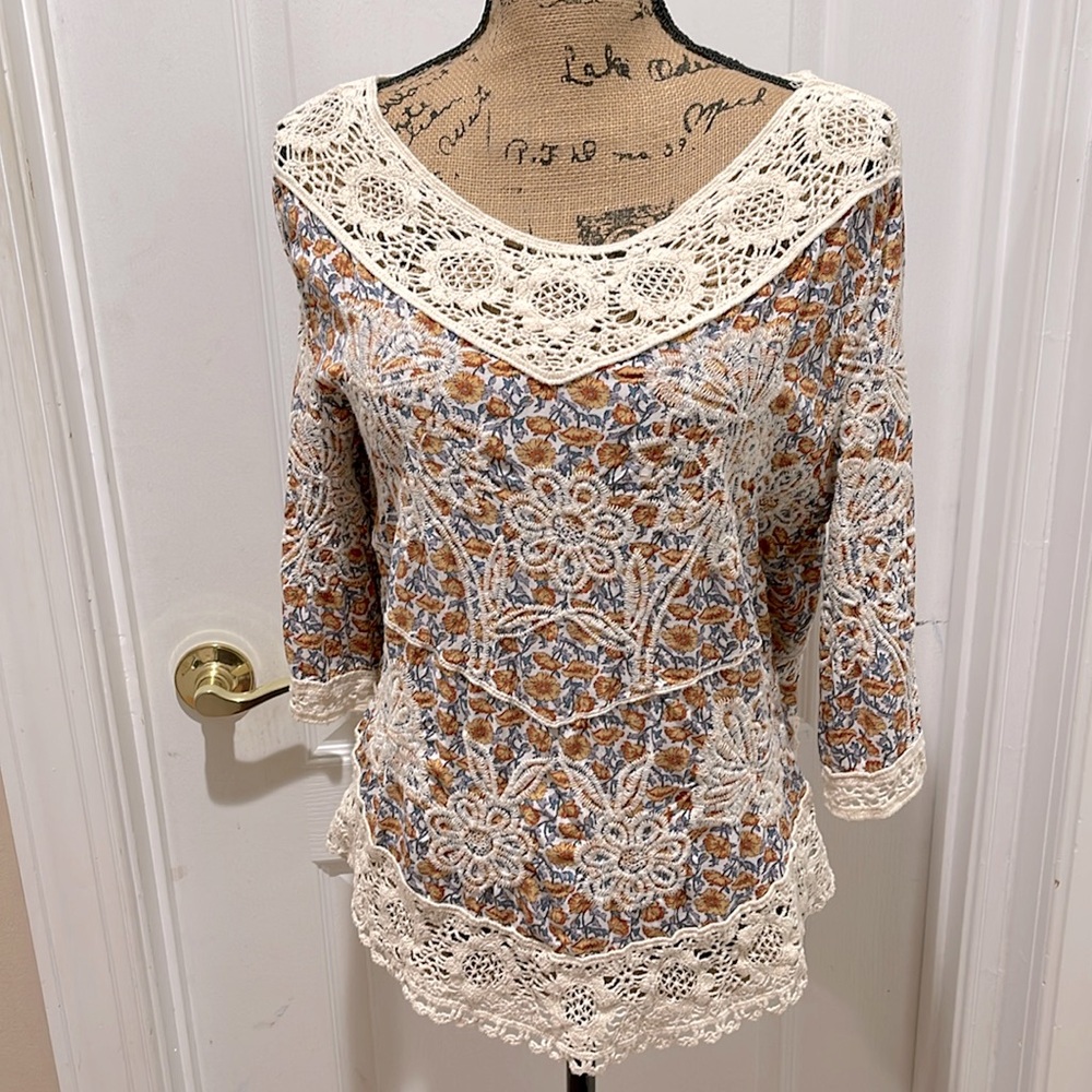 Solitaire Women's Embroidered & Crochet Top Boho White Blue & Gold Flower L